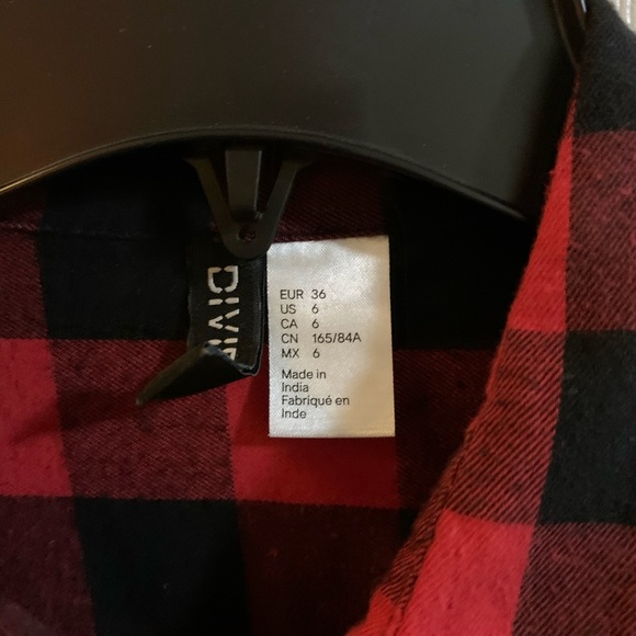 Red & Black plaid pattern button up, crop fit - Picture 2 of 5